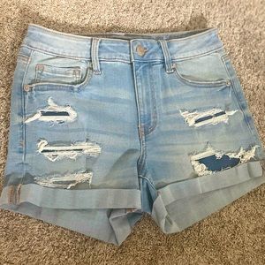 •light blue Jean shorts •size 6 •Aeropostale